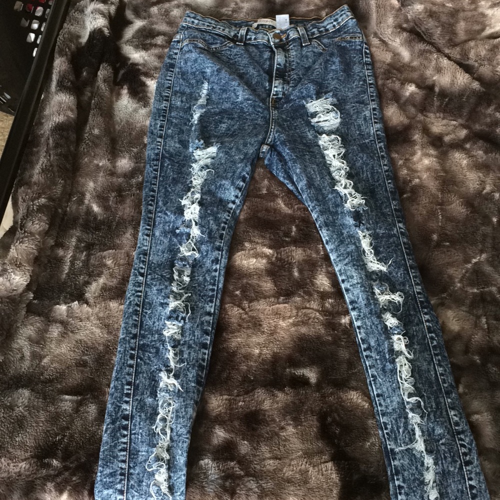 Bleach Wash Ripped Jeans
